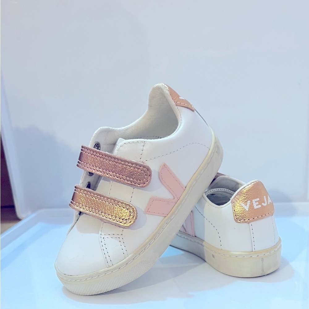 Veja Pink & Rose Gold toddler girls size 8 Sneakers EUC outgrew quickly!